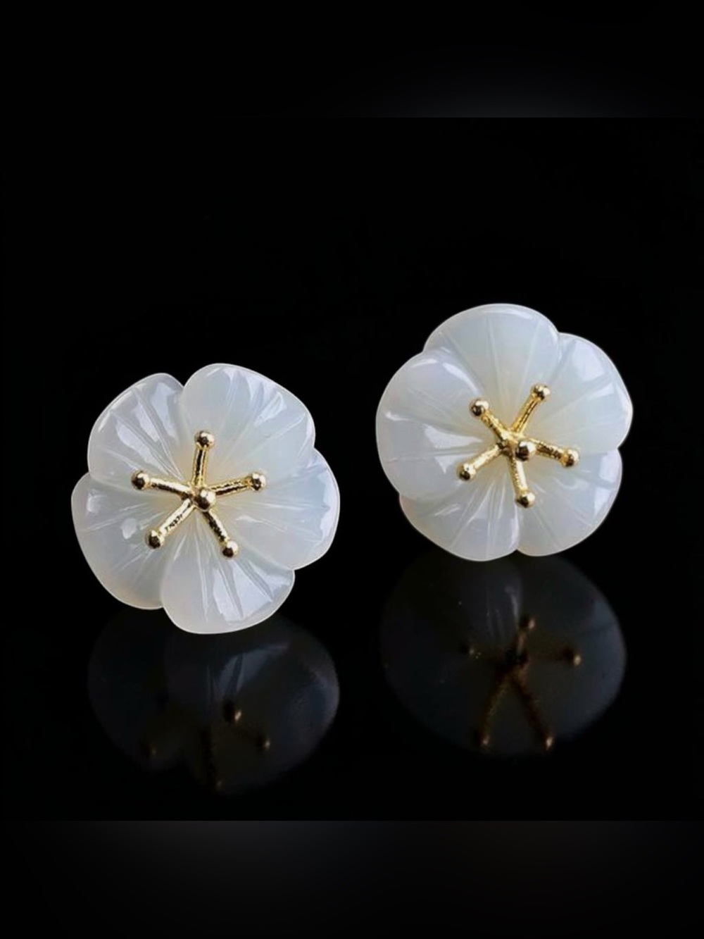 🌼Darling Original🌼18k Gold-Plated Over SS White Jade Flower Stud Earrings/NIP